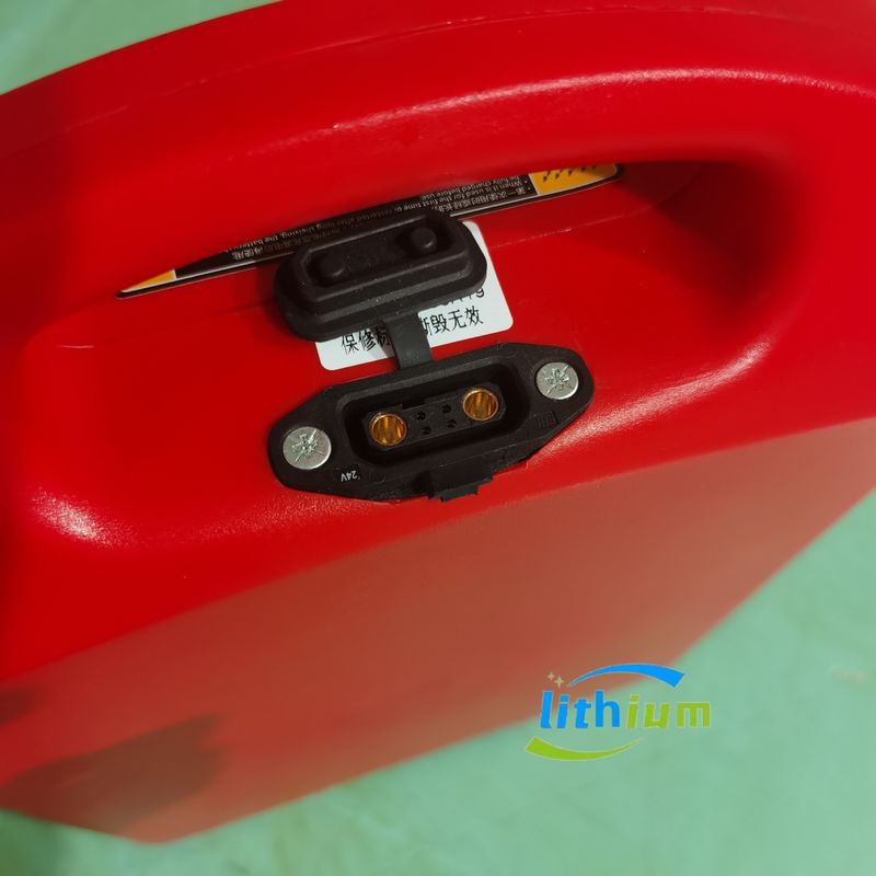 Baterai Lithium Ion Berwarna Hitam dengan Kapasitas 30Ah Tegangan 24V