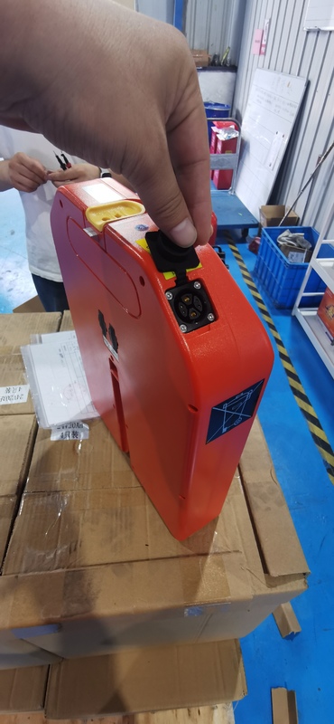 Baterai Lithium Ion Hitam Listrik Forklift Memberi 2-3 Jam Waktu Pelepasan Pasokan Listrik untuk Gudang dan Industri